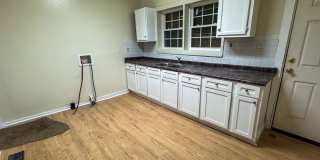 3 Bedroom / 1 bath home, move in Ready! Gallery 5