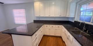 Adorable 2-bedroom home available for rent in Lakewood Mutuals! Gallery 5