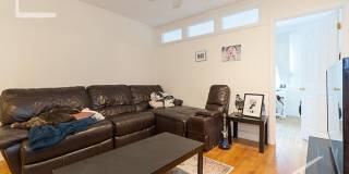 Nice 3 bed in Brookline Gallery 9