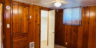 2416 1/2 11th Ave. N. Gallery 8