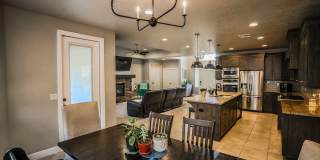 4 Bed, 3 Bath, 3 Car Garage for rent. Small Dog Allowed Gallery 11