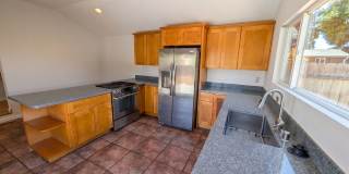 San Lorenzo Home w/ Hardwood, Central Heating & Modern Updates San Lorenzo Home w/ Hardwood, Central Heating & Modern Updates Gallery 7
