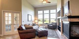 Spacious 3 BDR Townhome on Golf Course Gallery 9