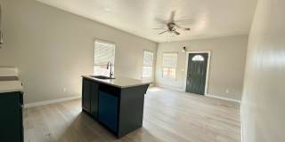 Modern 2-Bedroom Duplex Unit | Stylish Design & Prime Location Gallery 6