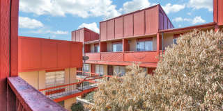 Stylish Two-Story Unit in Macarthur Townhomes with Modern Amenities Gallery 1