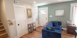 Modern 4bd Home - Fully Furnished Utilities Included Gallery 3