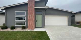 Spacious 3 Bedroom Home with Oversized Primary Suite near Webb & Pawnee Gallery 1