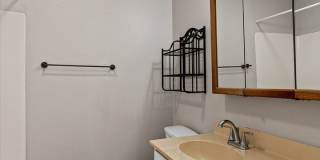 Cobblestone Townhouse - End unit close to parking Gallery 30