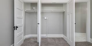 Elegant Renovation! HUGE 1 Bed 1 Bath Available Now! Gallery 84
