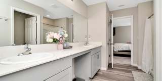 Spacious 5BR House in Riverview Gallery 19