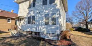 Spacious 3 Bedroom Home with 2 Car Garage and Large Yard! Gallery 6