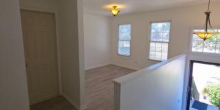 Single Family Home 2 beds 1  Full bath and 1 Half bath Available Now! Gallery 17