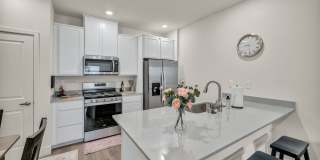 FULLY FURNISHED EXECUTIVE HOME WITH ALL UTILITIES INCLUDED! Gallery 1