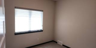 Three bedroom two bath w/ triple garage Gallery 10