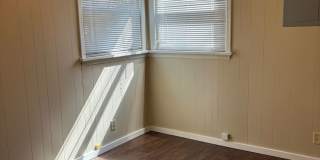 Bungalow Near MSU Gallery 11