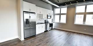 3833 N Broadway Gallery 162