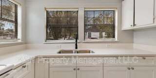 1921 Reynolds Street Gallery 32