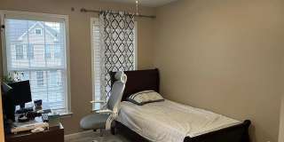 22641 Twitter Square Gallery 25