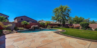 Stunning 4BR House in Phoenix with sparkling pool, resort style backyard and solar panles Gallery 24