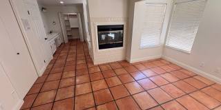 Elegant 4 Bedroom Home in The Lakes Gallery 5