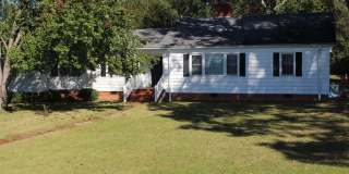 3 Bed/2 Bath Home Right Next to Walker Golf Course! Gallery 1