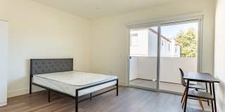 1450 S Barrington Ave Gallery 27