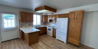 Available September 25th! 3 bed, 2.5 bath, 2 car garage for rent Gallery 5