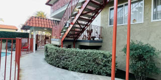 10535 Rose Avenue Gallery 16