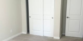 Modern 2-bed, 2-bath Townhome in Shoreline. Gallery 9
