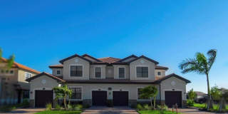 Brand new Construction Coach Home in Paloma Overlooking the Lake! Gallery 12