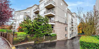 Amazing West Seattle 2 bedroom 2 bath W/S/G and 2 parking spots included! Gallery 19
