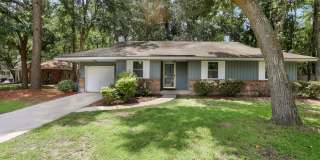 Adorable 3/2 on large corner lot Gallery 3