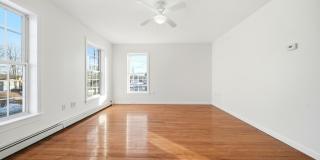 237 North St Gallery 14