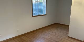 MOVE-IN SPECIAL! $500 OFF FIRST MONTH'S RENT! Large 4-Bedroom, 3-Bathroom House Gallery 21