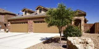 LUXURY TOWNHOME LOCATED IN BASTROP, TEXAS! Gallery 1