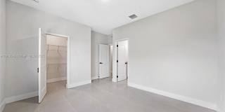 4313 E 8th Ct Gallery 13