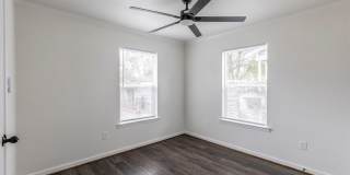 2208 Gurley Avenue Gallery 14