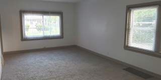 2 Bedroom / 1 Bath House in GREAT Location! Gallery 4