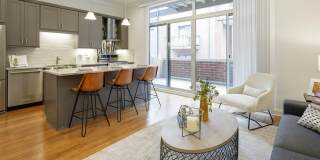 1031 W Monroe St Gallery 7