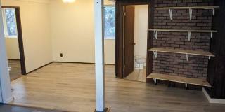 3 Bed, 1 Bath Unit with den in Fairhaven Close to Shopping & Restaurants & On a Bus line Gallery 5