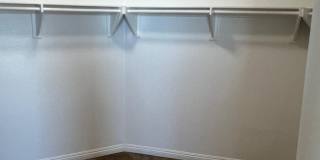 Spacious 4BR House in Riverside Gallery 13