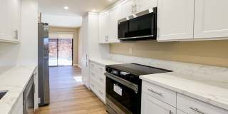 Luxurious Coastal Living: Fully Remodeled 3-Bed, 3.5-Bath with Ocean Views in Sea Point Gallery 12