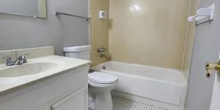 Room in 3 Bedroom Home in Forest Park Gallery 1