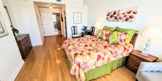 SHORT TERM TURNKEY FURNISHED DOWNTOWN AT THE RENAISSANCE Gallery 13