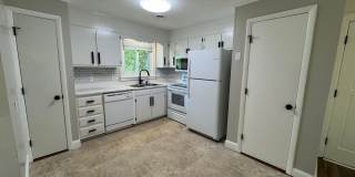 Private Duplex Style 2-bedroom! Gallery 7