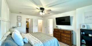 Beautiful Townhome in a perfect location Gallery 10