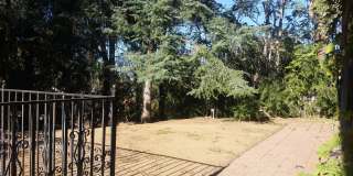 Spacious Duplex in South Redlands with Pool Access Gallery 11