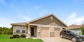 3 BR/2BA | Newly Renovated Single Family Home | In Blue Springs |  Pet Friendly with Garage Gallery 1