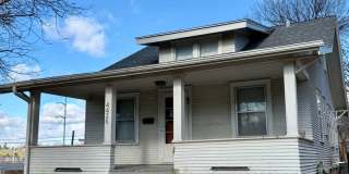 Spacious 3 bed/1.5 Bedroom House Close to Blackstone and Major Universities Spacious 3 bed/1.5 Bedroom House Close to Blackstone and Major Universities Gallery 1