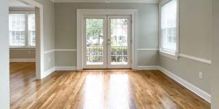 Bright & Spacious 2BR Unit w/ Bay Windows! Gallery 8